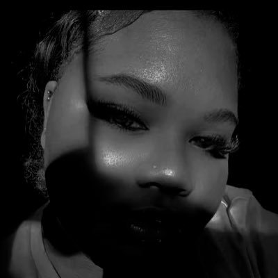 diidabrat5's profile picture. not a fan of these bitches.