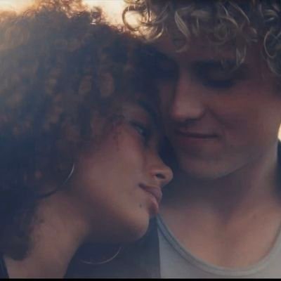 Revslie's profile picture. 