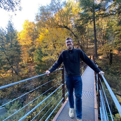 YannickL25's profile picture. Making sense of human behavior through chords and charts. 🎹 📊