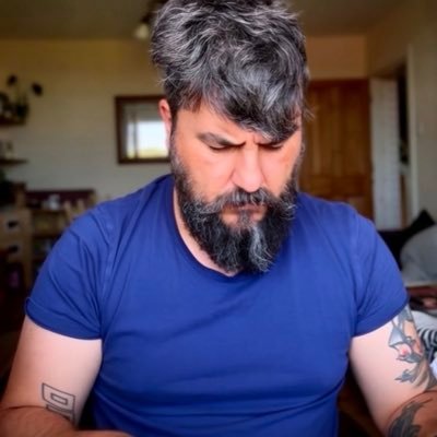 roxrd_'s profile picture. Anti-woke, viciado em memes e café forte. #forawoke