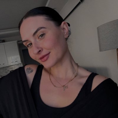 cemrebaayram's profile picture. mevcut sistemi sevmiyoruz ki onların yoluna dönelim