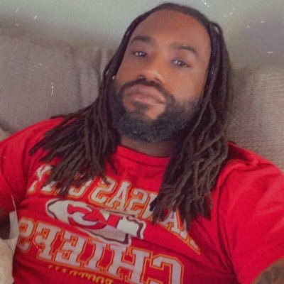 B_Got_It_5100's profile picture. i just talk my shit defend #ChiefsKingdom and #KingJames and R/T porn sometimes 😂 follow my cousin @BigJunieKC 🗣 LETS ROLL FRIIIIIIENDS