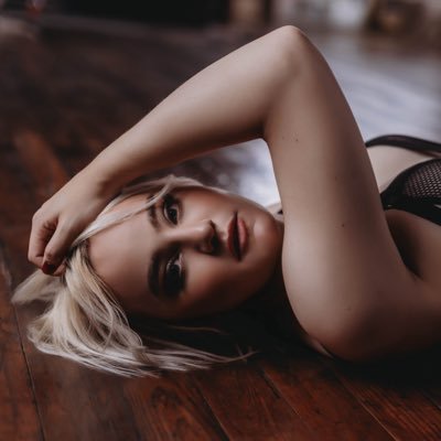 s_williamsxxx's profile picture. You don't know me, but your dad does... ✨ Model, kinkster and all around slut 🧡🤍💜
