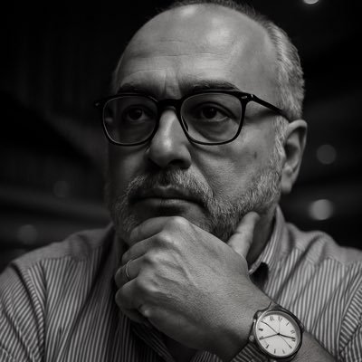 jorge_suarez's profile picture. Aquí todos llegan como followers, nos convertimos en amigos. Chilango. Profesional del güiro. Pintor de casas a domicilio (pida cotización).Lee mi tuit fijado.