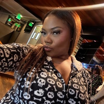 essencemagazin's profile picture. new twitter , 2011 OG