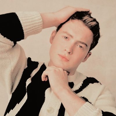 caossprim's profile picture. » “ red-veined spark of A R R O W ” ﹙☄﹚ #R E D F L A R E