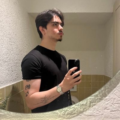 burakdeniro's profile picture. https://t.co/jlAwCsxOgV