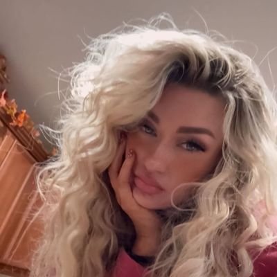 Dame__Over's profile picture. | 22🇵🇱Gaming and wrestling |
| #1 @izzi_wwe fan, huge Dakota Kai fan | |fan of @Atleti | |priv: @KacperOU7 |

Izzi notis ~20🥹