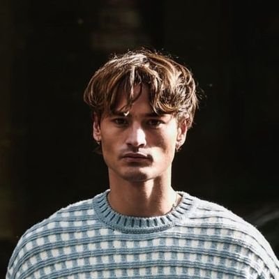 precious_laeton's profile picture. « Il avait ce truc : l’allure du danger,le rire facile, et l’amour en douce.Un hors-la-loi qui volait des cœurs sans jamais promettre autre chose que sa vérité!