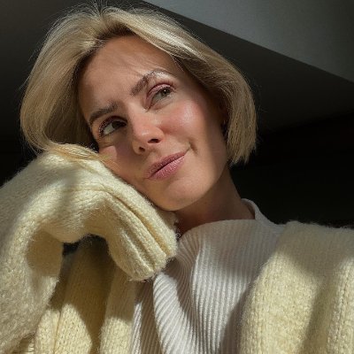 AElvera60718's profile picture. A dreamer who loves classical and pop music, reads history books, and follows political news. Dedicated to public service, caring for the elderly and left-behin