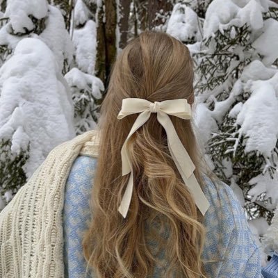 thatchsage's profile picture. ⠀ ㅤ⠀ ⠀ sage is a poison apple, too pretty for her own good, but could kill you with one single bite @jacksmthgf