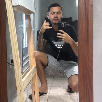 FelipeW22_'s profile picture. 