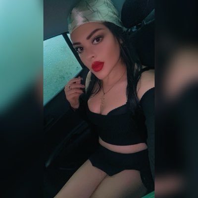 LaFrida__'s profile picture. Frida 🌸🩷 Mas Verdolaga que Macnelly Torres 💚. Lea, para que hablemos. 📖