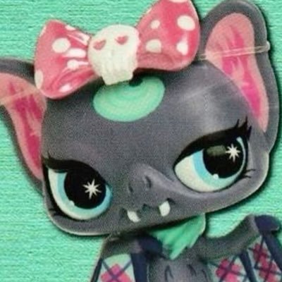 LonesArt's profile picture. leonie. 25. illustrator and concept artist looking for work 💜 Gwen cosplayer. permanent Gwen brain rotter