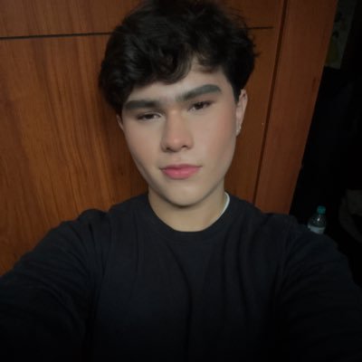 cosmicxvelvet's profile picture. 