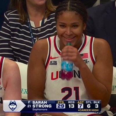 tracyu_'s profile picture. 🇯🇲 WBB. Looking for faceoff props. 🏒 Boston. #HookEm #StillHere @propsdotcash 🧪