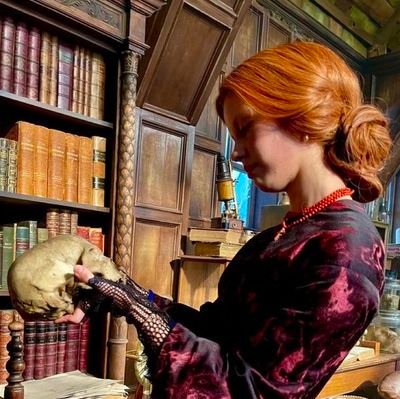 iinterlxne's profile picture. i draw | 20 | any prns ♱ horror fan | usually not spoiler free | 🇵🇸☭