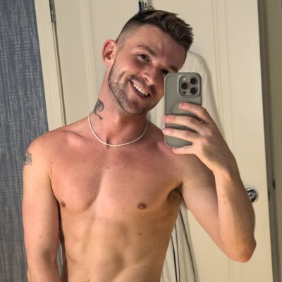 laneXcolten's profile picture. 18+ | Very verse | Well-equipped | Loverboy💚 https://t.co/X21Retdlgc ⬇️TheGoodStuff⬇️