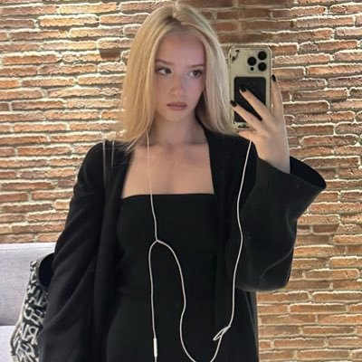 evaverkhovtseva's profile picture. 