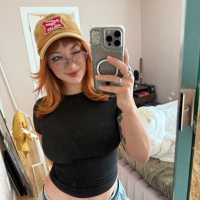 LeighLuv3's profile picture. juss to be friendly