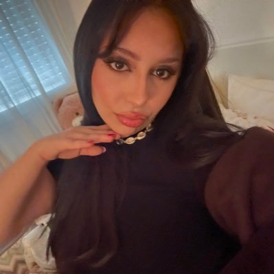 myrrabel's profile picture. 