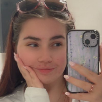 rachelzversion's profile picture. she/her • 23 • 01-24-25 ❤️