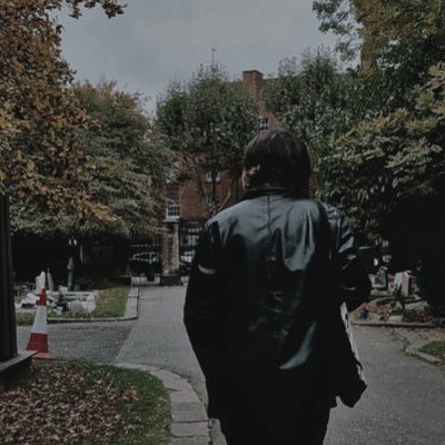 poisinmasque's profile picture. ♱ a monument to the ruined age ♱ goth freak ♱ horror and folklore enthusiast 𐕣 priv: @unholyfiends 𓃵