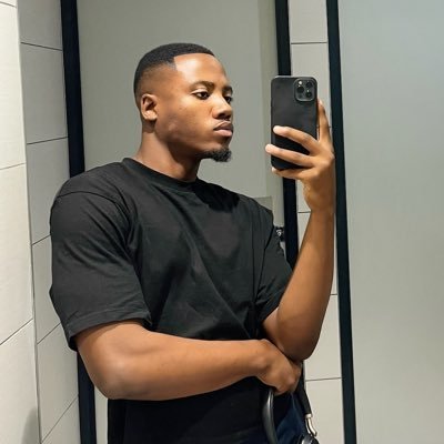 siyasinivasan's profile picture. in my head☁️🫧