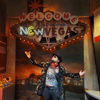 Asian_O's profile picture. He looks determined... without being ruthless. There's something heroic about him. Doesn't look like a killer. Comes across so calm... acts like he has a dream!