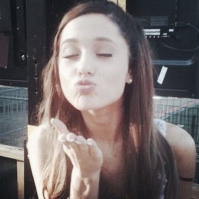 h3eartyvae's profile picture. 𝘐'𝘭𝘭 𝘭𝘦𝘵 𝘺𝘰𝘶 𝘳𝘶𝘪𝘯 𝘮𝘺 𝘥𝘢𝘺.