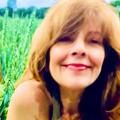 carchellamy's profile picture. Forget not that the earth delights to feel your bare feet and the winds long to play with your hair… 🌾