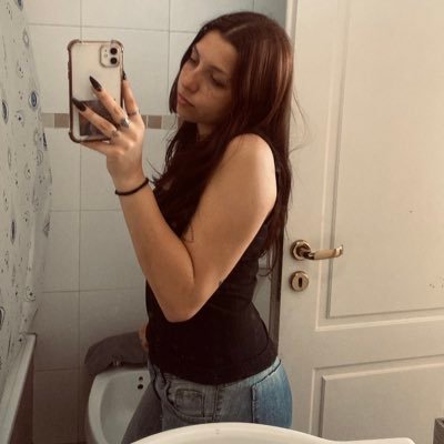 MayBodega's profile picture. si no canto lo que siento, me voy a morir por dentro