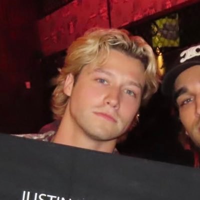 thirlwondxr's profile picture. eu amo o benedict bridgerton e o dean dilaurentis como se eles fossem pessoas reais do meu convívio social.