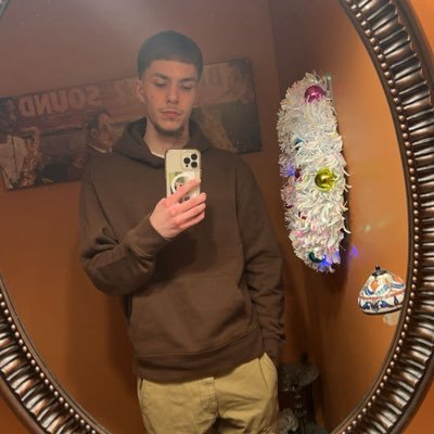 domslangs02's profile picture. ~ 23 ~ 6’2 ~  yes it curves ;)