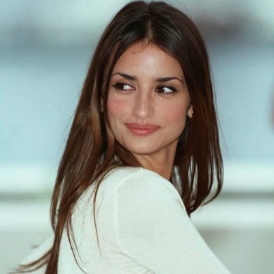 haiedrew's profile picture. written by ali hazelwood