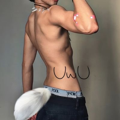 nna_havv's profile picture. •19💭
•Furry/NSFW (as vezes)🔞
•tentando ingressar em um nicho legal🦌
•falo sobre filmes séries que tô acompanhando🫵🏻
•flerto com os moots que eu gosto🧏🏻‍♂