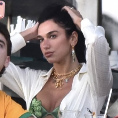 cupiditates's profile picture. why should I settle for 𝑔𝑙𝑖𝑡𝑡𝑒𝑟, ⠀ when I can shine like 𝒈𝒐𝒍𝒅 .ᐣ