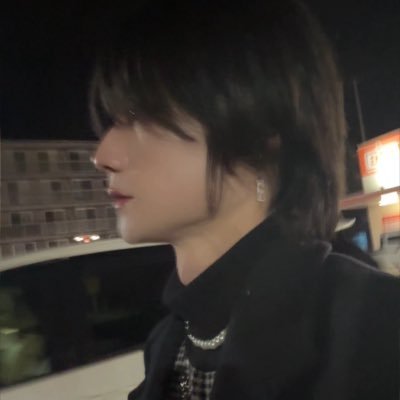 ryu17669655's profile picture. 思考の垂れ流し哲学アカウント/主たる関心は論理あるいは超越論的な必然性− 形而上学 存在 論理 意味 記号 時空 /性愛など/趣味で露骨な下ネタRT多いので注意/趣味で本も書いてます
