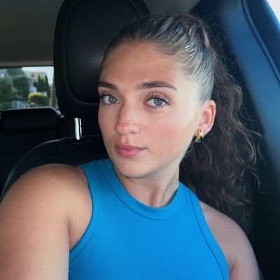 MicheleDRK's profile picture. 28 | Walking with God 🙏 | Lover of books & good coffee | Single & thriving