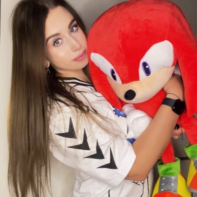 kittysxo's profile picture. private manager in esport ✨ little streamer on twitch 👾 former creative & project manager in polish esports organizations 😇