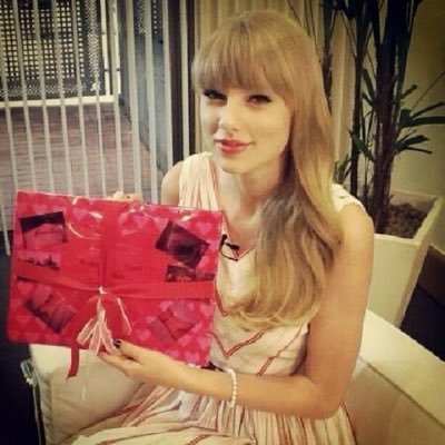 sapphicryden's profile picture. unfunniest user on panictwt @brendonista