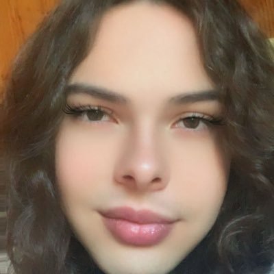 sazinhaaXD's profile picture. sou a kat ou Sarah, sou uma mulher trans, cadeirante e autista