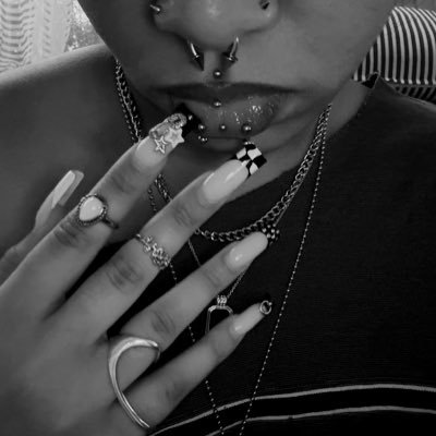 dpr0sely's profile picture. ⌕ 𝖻𝖾𝗍𝗐𝖾𝖾𝗇 𝖽𝗋𝖾𝖺𝗆𝗌 𝖺𝗇𝖽 𝗋𝖾𝖺𝗅𝗂𝗍𝗒 | (𝚎𝚗𝚐/한)