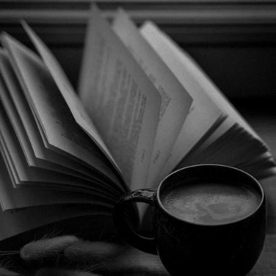 mybrary_'s profile picture. 📚 | romance reader | 🇲🇾