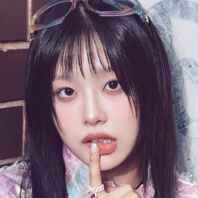 jinsempregada's profile picture. tweets auto depreciativos e adoração a kim seokjin