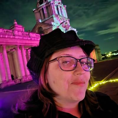 OzmaLionheart's profile picture. Londoner/Plymothian. Ambivert, Selenophile and a geek who is slowly gaining a beautiful collection of coloured vinyl.