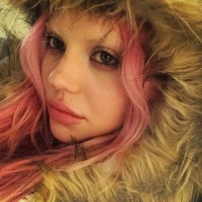 joliyoonie's profile picture. 22 | he/him 
latino