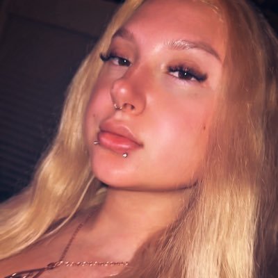 onlyskylarvox's profile picture. (21+) || 🌻5'3 • Natural 🍒🖤💗MY ONLY TWITTER💗 • •NO snapchat NO whatsapp• (self booking) ••••• Important Link Below ••••• 👇🏼