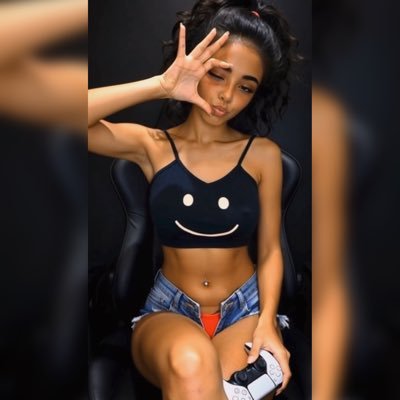 ojitosdebolillo's profile picture. Mercadóloga en progreso, level 22, gamer, modelo. A veces hago stream. FFXIV/CoD. English/Spanish 🇻🇪🇲🇽 https://t.co/xy3mtQ4GPQ