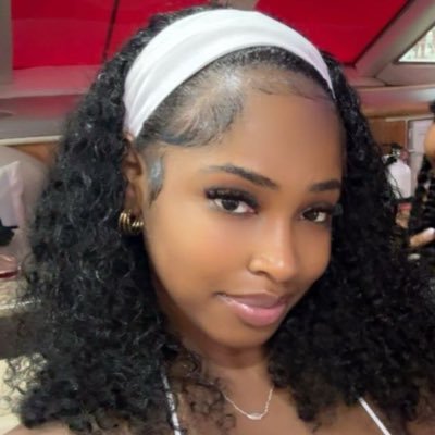 xmickelax's profile picture. crabby cancer ♋︎